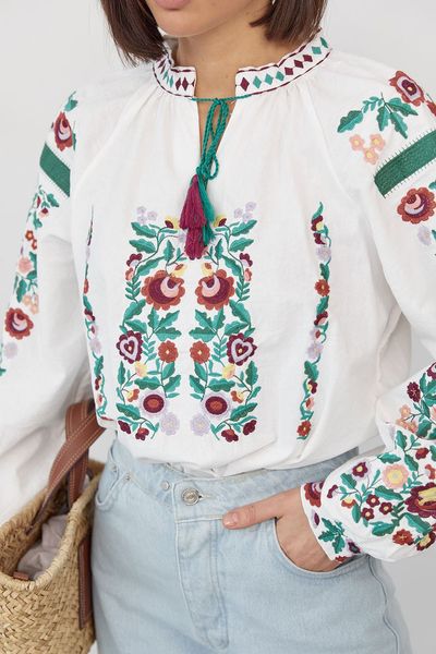 Біла жіноча вишиванка зі стильною вишивкою та візерунком хрестиком S 5379 A-005379 фото